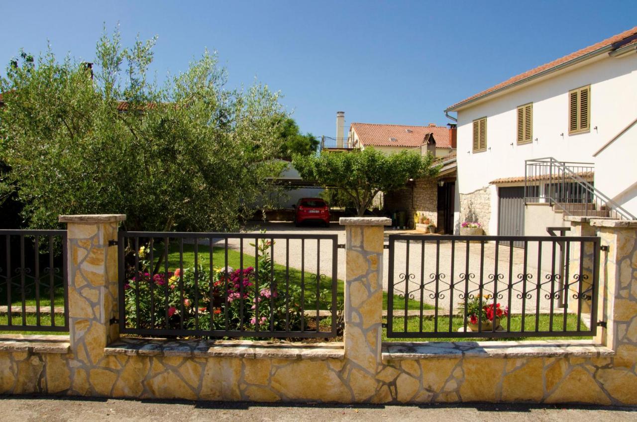 Apartment Percic Tar-Vabriga Buitenkant foto