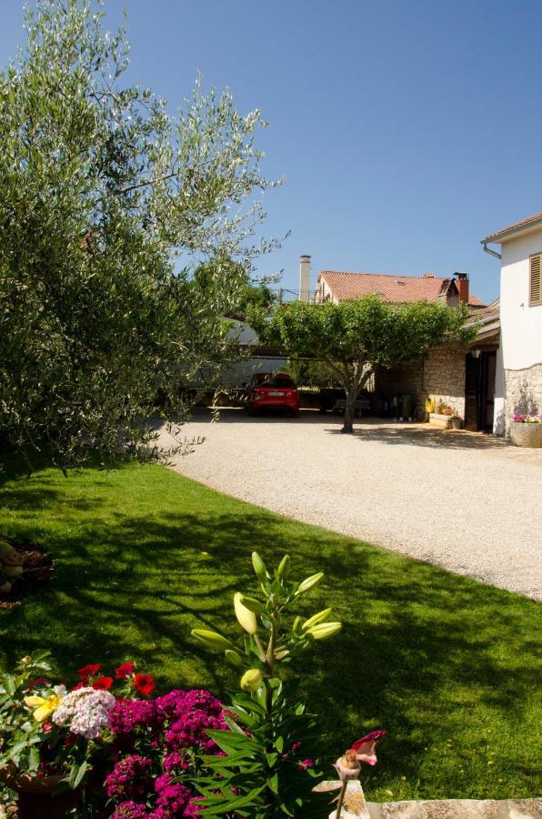 Apartment Percic Tar-Vabriga Buitenkant foto